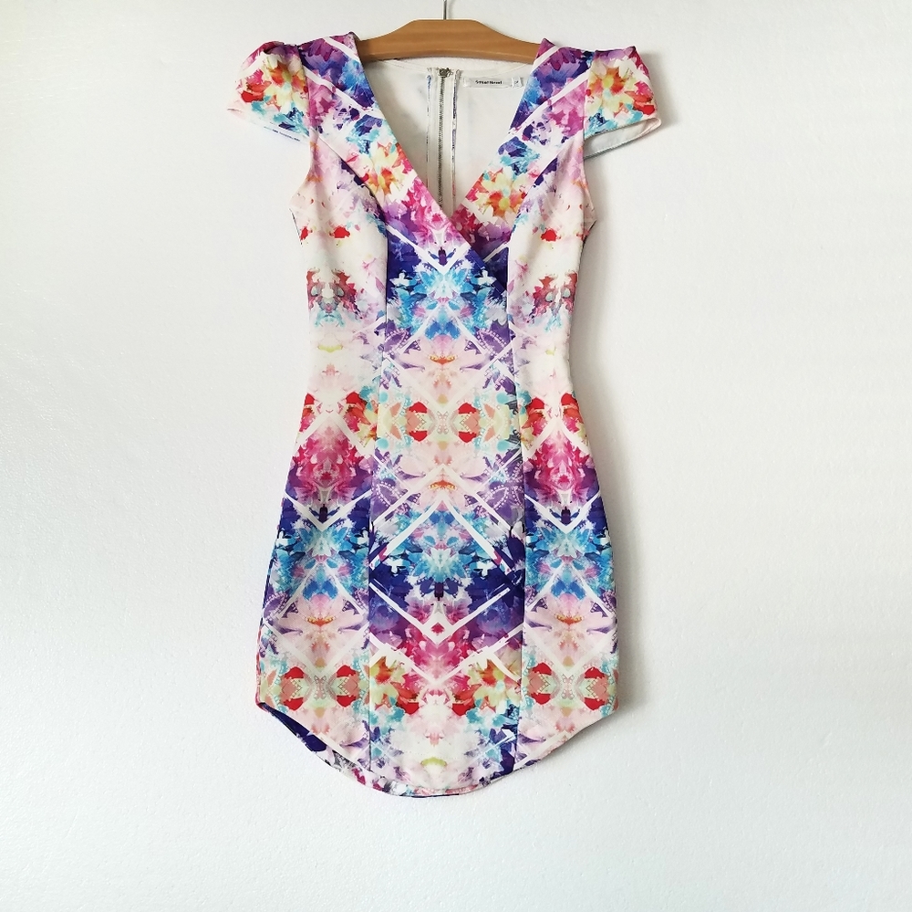 Street Heart Women's Sz 2 Mini Dress Cap Sleeve V-neck Watercolor Rounded Hem
